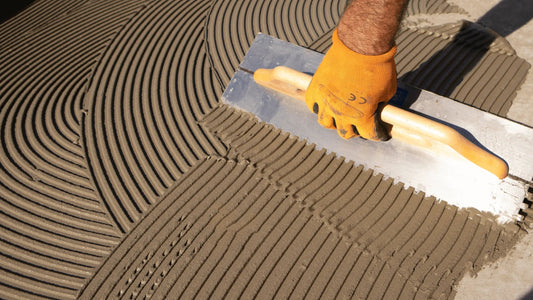 Zelf tegels leggen? Zo kies je de perfecte lijmkam! - Nivello