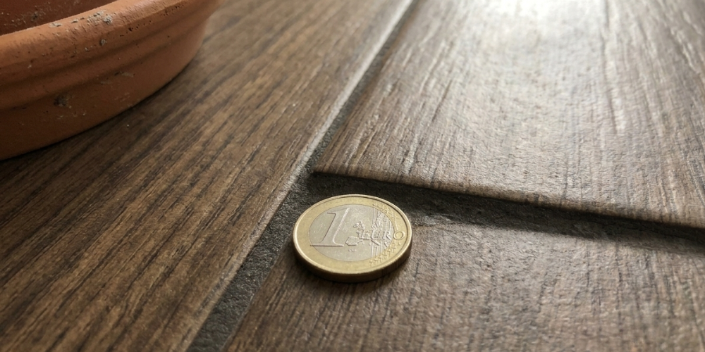 Lipvorming voorkomen bij gerectificeerde tegels: zo realiseer je een perfect vlak resultaat
